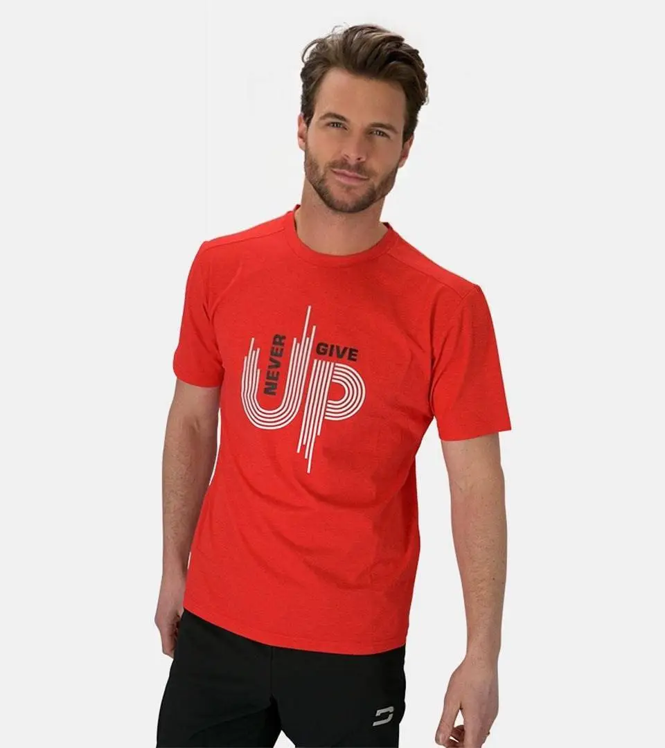 9aa7ca8aa0bf4e882bb6a2bbf57501408a96c1a8 MEN'S NEVER GIVE UP T-SHIRT - RED - Image 1